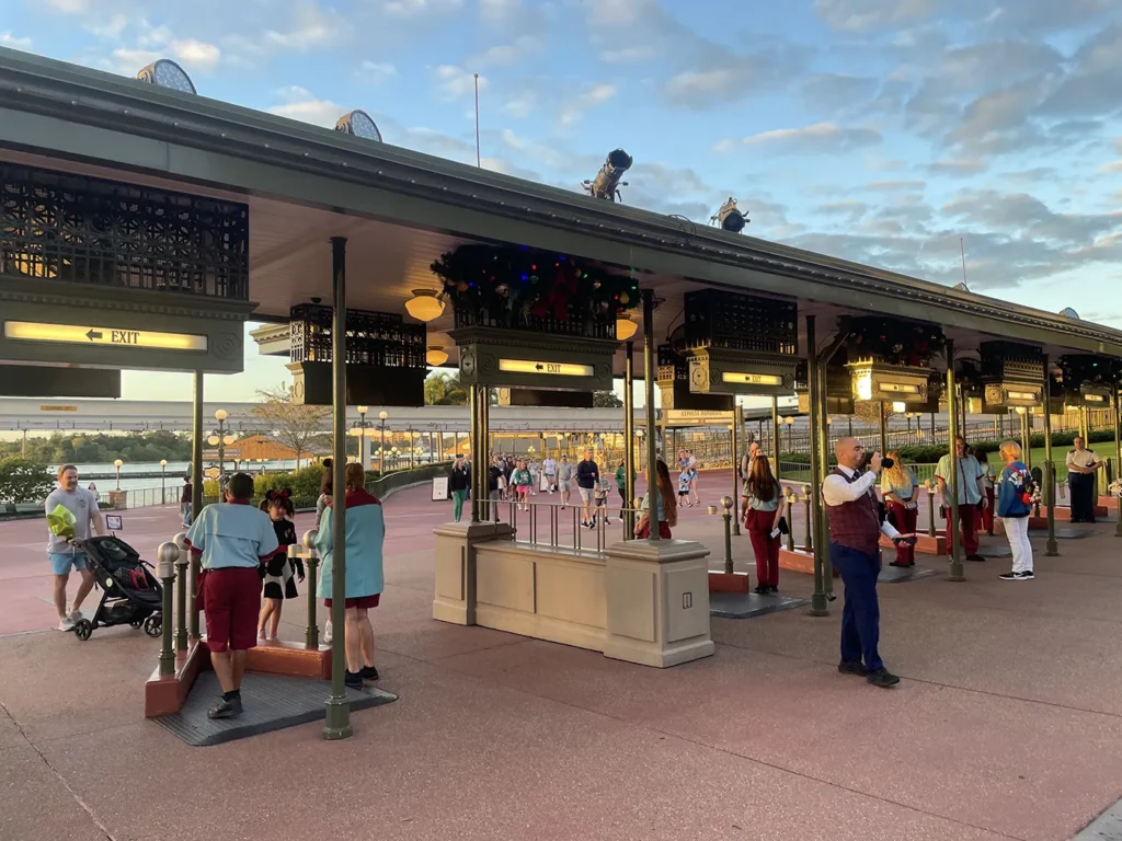 Arrive early to avoid the crowds at WDW